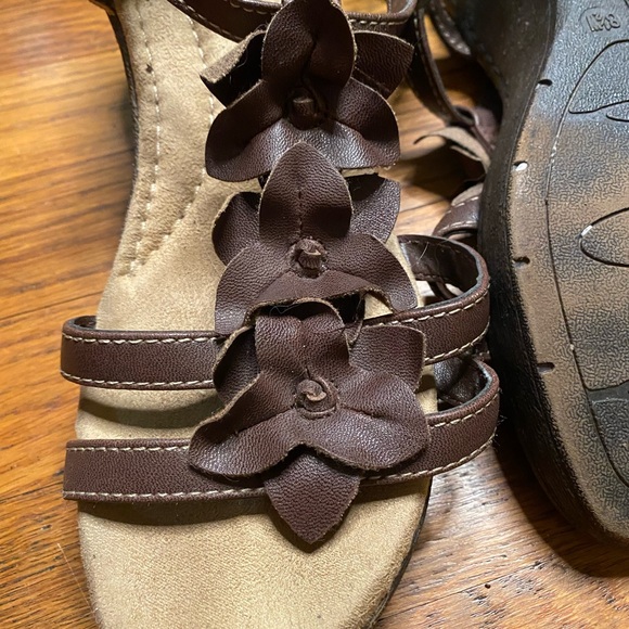 Comfort Plus Brown Floral Wedge Sandals – Women’s Size 8 - Picture 4 of 7